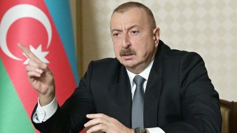  İlham Əliyev: “Onları iti qovan kimi qovuruq”