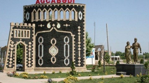 Düşmən Ağcəbədi şəhərini atəşə tutdu - yaralananlar var