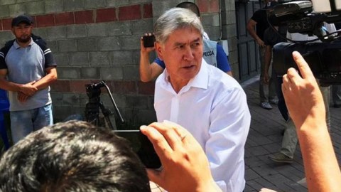 Keçmiş prezident etirazçılar tərəfindən həbsxanadan azad edildi