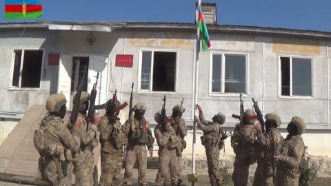 Füzuli şəhərinin mərkəzində Azərbaycan bayrağı qaldırıldı - VİDEO