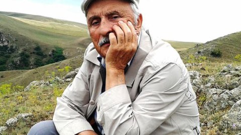 Nəvəsi Məmməd Aslanın məzarına Kəlbəcər torpağı SƏPƏCƏK