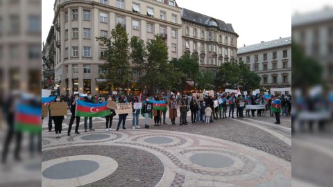 Budapeştdə Ermənistanın Gəncəyə raket hücumuna etiraz aksiyası keçirildi - FOTO