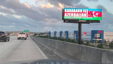ABŞ-da ermənilərin sıx yaşadığı yerlərdə “Qarabağ Azərbaycandır” lövhələri quraşdırılıb - FOTO