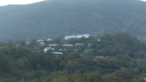 Müdafiə Nazirliyi Azıx kəndinin görüntülərini yaydı - VİDEO