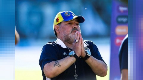 Maradona vəfat etdi