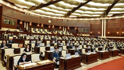 Milli Məclisdə Fransaya etiraz bəyanatı qəbul olundu