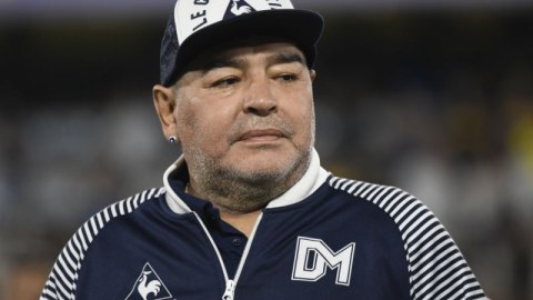 İdman yazarı: “Narkotikdən asılılıq Maradonanı aramızdan apardı”  