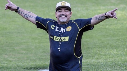 Dəyərli, cəsarətli, fərqli, əfsanəvi... Maradona