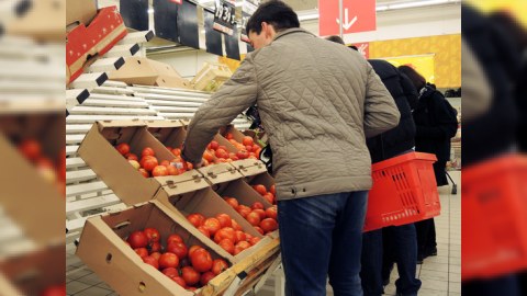 Rusiya Azərbaycandan pomidor və alma idxalına qadağa qoydu