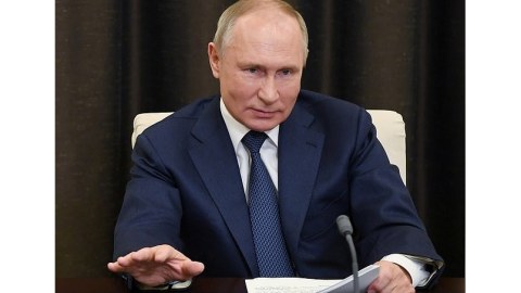 Məşhur köşə yazarı: “Putin bizi qırmaq istəyir”