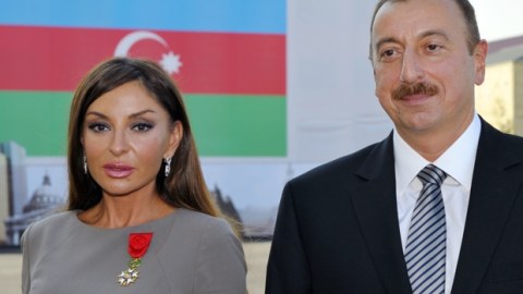 Prezident və xanımı nekroloq imzaladı