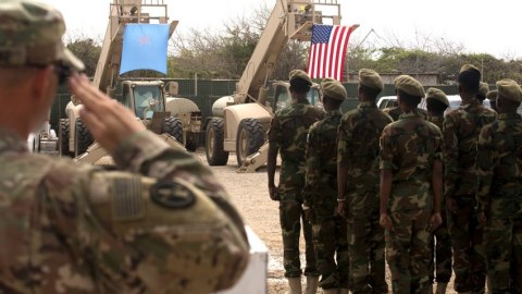 Pentaqon hərbçilərini Somalidən çıxarmağa başladı