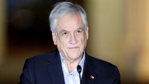 Bu ölkədə prezidenti çimərlikdə cərimələdilər