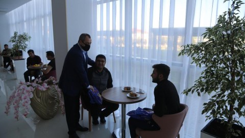 Vitse-spiker yaralı əsgərlərlə görüşdü