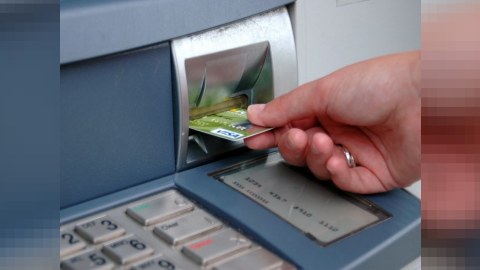 Deputat bölgələrdəki bankomat problemindən şikayət etdi