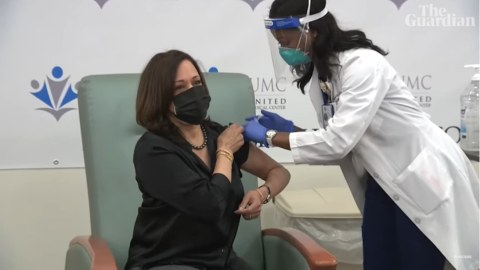 Kamala Harris hamını peyvəndə çağırdı: “Mən alimlərə inanıram”