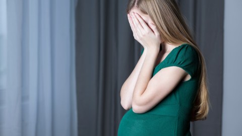 Hər il 15-17 yaş həddində qız uşaqları 3 minə yaxın uşaq dünyaya gətirir - Komitə sədri