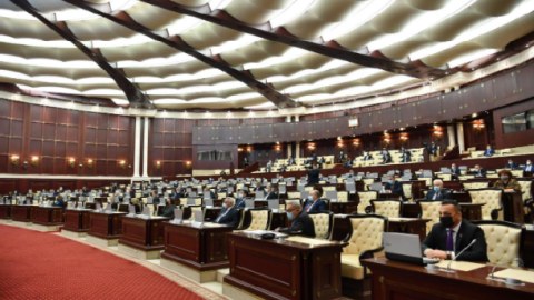 Deputatlar tətilə çıxdılar