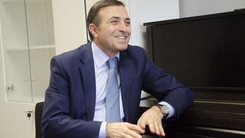 Prezident Mənsum İbrahimovu təltif etdi