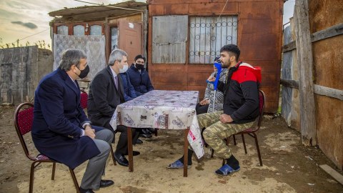 Vaqonda yaşayan qazinin ailəsi evlə təmin olundu - FOTO