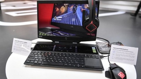 Rusiyalı aparıcı canlı yayımda intihar etdi