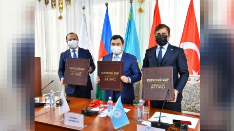 “Türk Dünyası: Tarixi-Mədəni İrs” atlası çapdan çıxıb - FOTOLAR