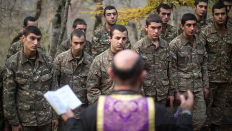 Ermənistanda əsgər anaları ağlar qalıb... 