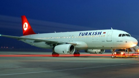 İstanbul-Bakı reysində nasazlıq - Sərnişinlər təxliyə edildi
