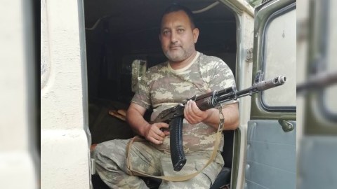 Torpağı azad edən şəhidlər: Yaralı əsgərləri qurtaran üç qız atası özünü qoruya bilmədi - Hərbi həkim Eldar Abdullayev