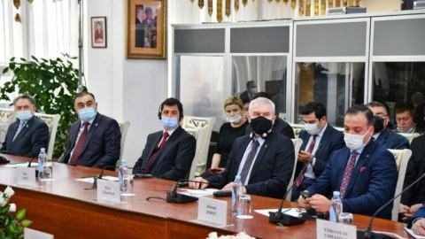 Azərbaycan diplomatı Qazaxıstanda qızıl medalla təltif olundu