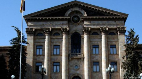 Ermənistanda müdafiə nazirinə yeni müavin təyin olunub