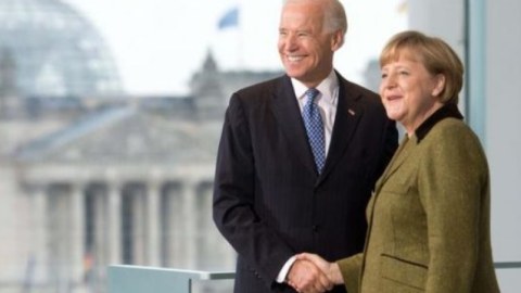 Merkel Baydeni Almaniyaya dəvət etdi