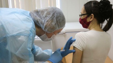 Müəllimlərin vaksinasiyası məcburi olacaq? - Rəsmi cavab