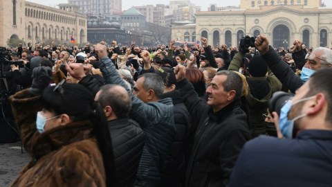 Yerevanda Paşinyanın istefası tələbilə aksiya keçirilir