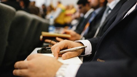 Azərbaycan əsilli iş adamı 1 gündə 419 milyon dollar İTİRDİ