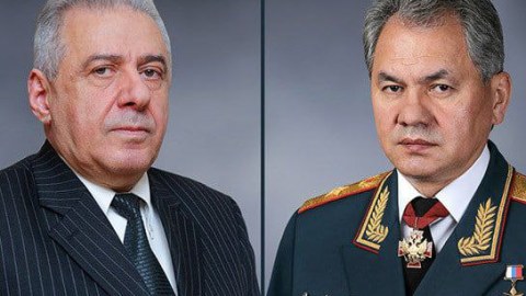 Şoyqu Ermənistan müdafiə nazirinə zəng etdi