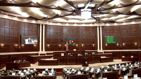 Milli Məclis deputatların maaşına aydınlıq gətirdi