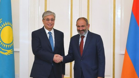 Paşinyan Qazaxıstana gedir
