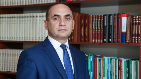 Gənclər iş tapmaqda nə üçün çətinlik ÇƏKİRLƏR?