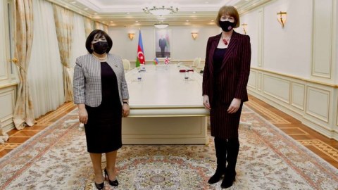 Britaniyalı nazir Sahibə Qafarova ilə görüşüb