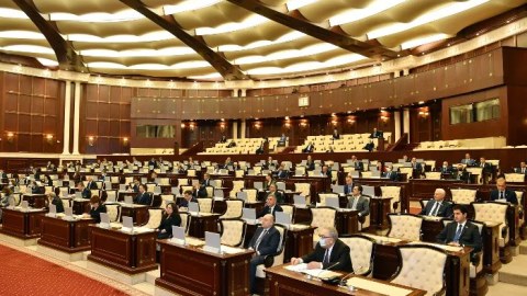 Milli Məclis 1 ili necə işlədi? - Jurnalistlər deputatları belə qiymətləndirdilər