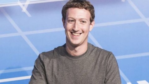 “Facebook”un qurucusunun müflis elan olunması tələb edildi