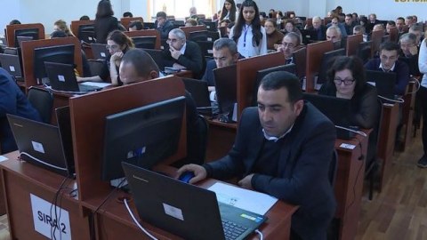 Direktor vəzifəsinə sənəd qəbulu başa çatdı