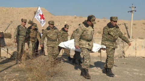 Azərbaycan Ermənistana daha 1 hərbçinin cəsədini TƏHVİL VERDİ