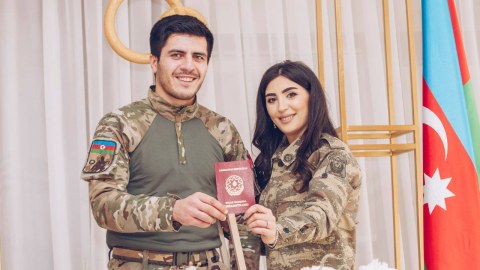 Qazimiz müharibədə iştirak edən tibb bacısı ilə evləndi - FOTO