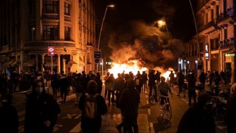 İspaniyadakı iğtişaşlarda 34 nəfər saxlanıldı