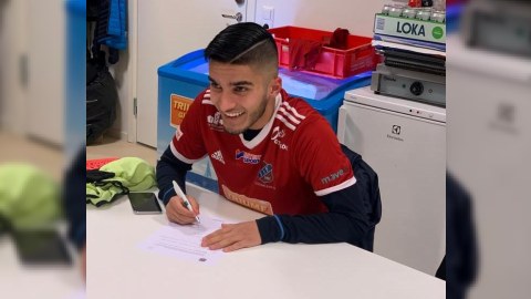 Həmyerlimiz İsveçin futbol klubu ilə müqavilə imzaladı - FOTO