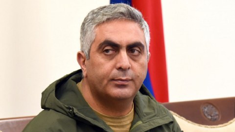Arstrun Ovannisyan Ermənistanı tərk edib