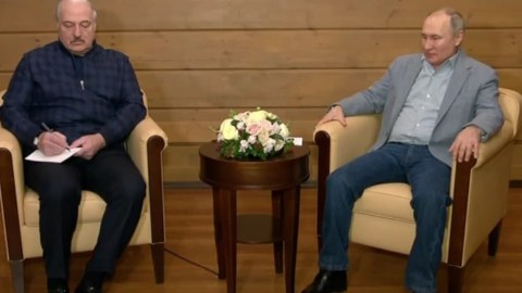 Lukaşenko Putinə hesabat verdi 