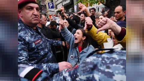 Erməni əsgər anaları ayağa qalxdı: “Övladlarımızı Qarabağa göndərməyin!”
